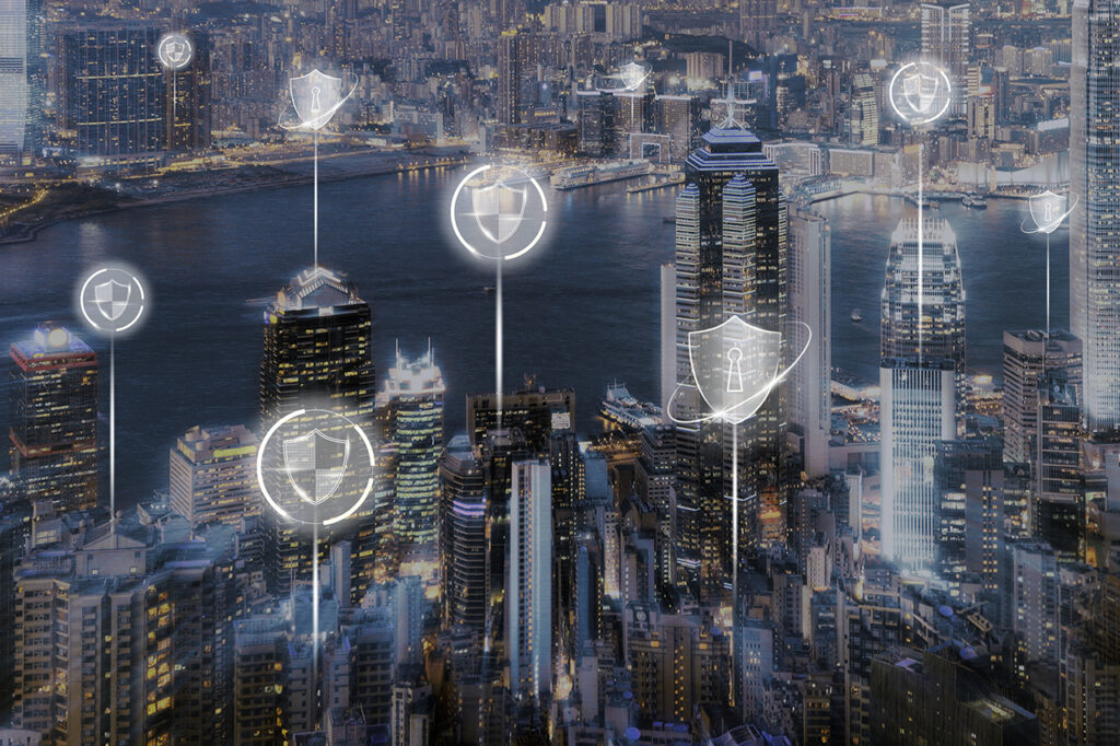 Vue aérienne d'une smart city sécurisée — Cabinet SURTYS, expert en intelligence cyber-physique des infrastructures